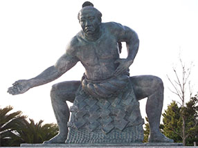 sumo statue